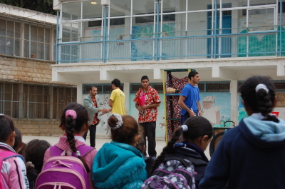 "أحلام للبيع"، مدرسة سيرك فلسطين، مدرسة بنات الأمعري
