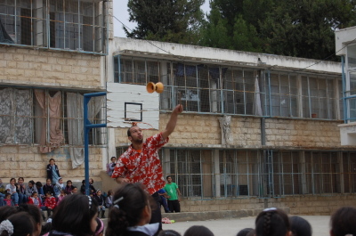 "أحلام للبيع"، مدرسة سيرك فلسطين، مدرسة بنات الأمعري
