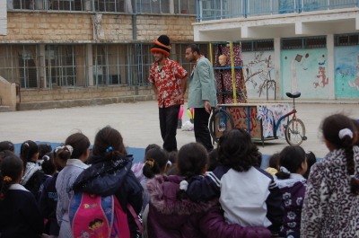 "أحلام للبيع"، مدرسة سيرك فلسطين، مدرسة بنات الأمعري
