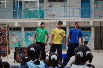 "أحلام للبيع"، مدرسة سيرك فلسطين، مدرسة بنات الأمعري
