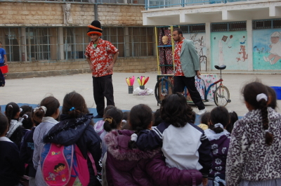 "أحلام للبيع"، مدرسة سيرك فلسطين، مدرسة بنات الأمعري
