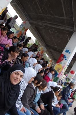 "أحلام للبيع"، مدرسة سيرك فلسطين، مدرسة بنات الأمعري
