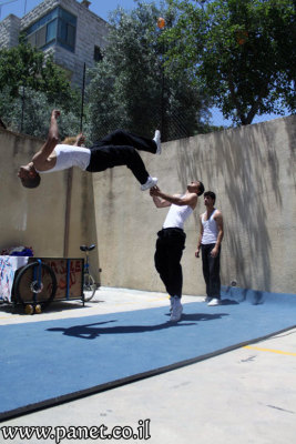 عرض لفرقة مدرسة سيرك فلسطين في المركز الثقافي الألماني الفرنسي 