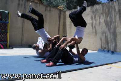 عرض لفرقة مدرسة سيرك فلسطين في المركز الثقافي الألماني الفرنسي 