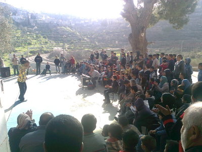 عرض فرقة "مدرسة سيرك فلسطين" في قرية  بتير