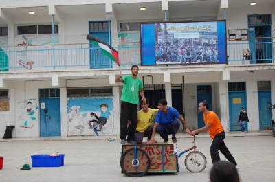 "أحلام للبيع"، مدرسة سيرك فلسطين، مدرسة بنات الأمعري
