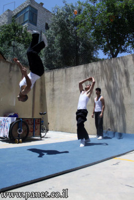 عرض لفرقة مدرسة سيرك فلسطين في المركز الثقافي الألماني الفرنسي 