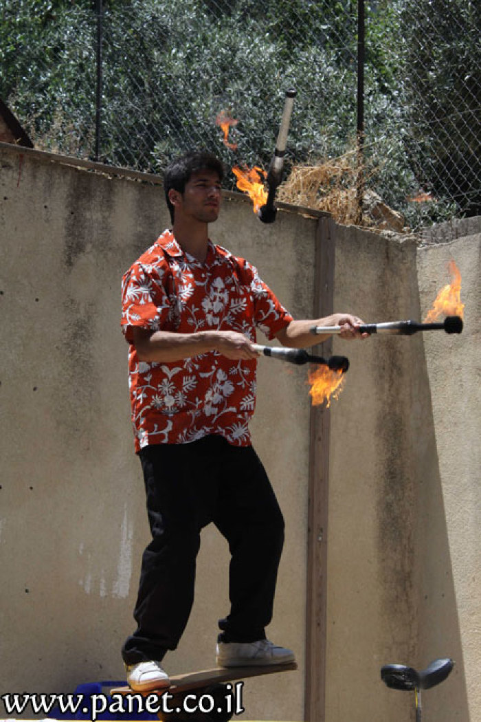 A Performance by the Palestinian Circus School at the French-German Cultural Center