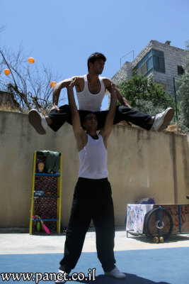 عرض لفرقة مدرسة سيرك فلسطين في المركز الثقافي الألماني الفرنسي 