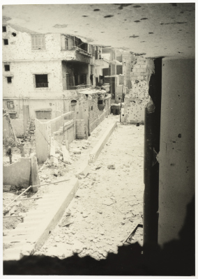 أنقاض مباني في مخيم للاجئين الفلسطينيين، لبنان