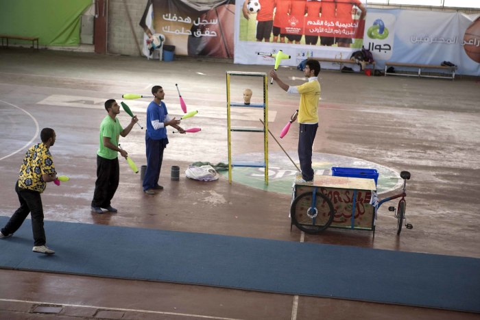 عرض أحلام للبيع في سرية رام الله بالشراكة مع مؤسسة الحق باللعب    <br />
 