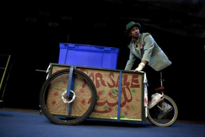 'Dreams for Sale', the Palestinian Circus School, at Saint Joseph School in Ramallah, 2010    <br />
 