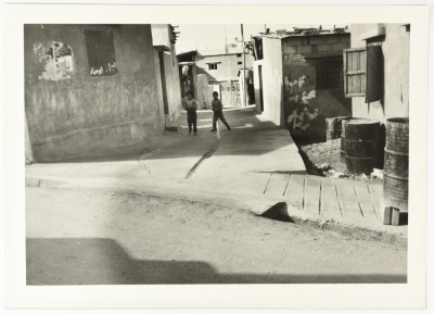 طرق معاد تأهيلها في مخيم للاجئين الفلسطينيين، لبنان