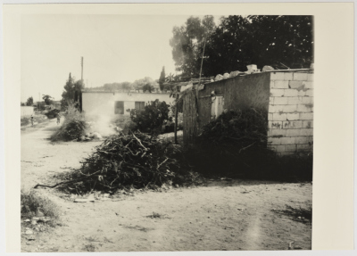 منزلان في مخيم الرشيدية