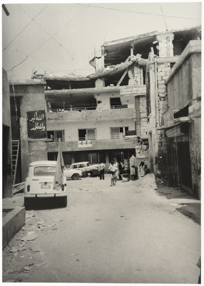 آثار الدمار في مخيم للاجئين الفلسطينيين، لبنان