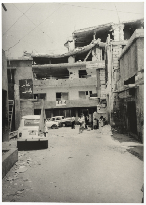 آثار الدمار في مخيم للاجئين الفلسطينيين، لبنان