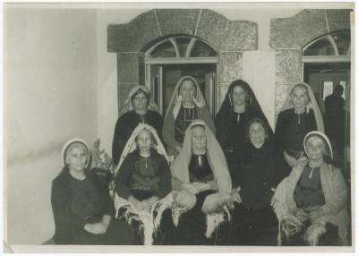 Women in Traditional Palestinian Clothing 