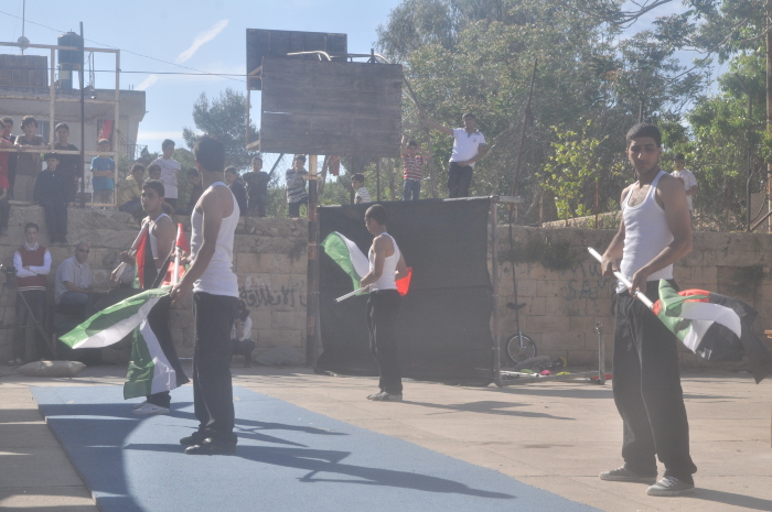 عرض لمدرسة سيرك فلسطين في جنين