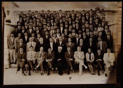 صورة جماعية من حفل تخريج مركز تدريب المعلمين، رام الله، 1964