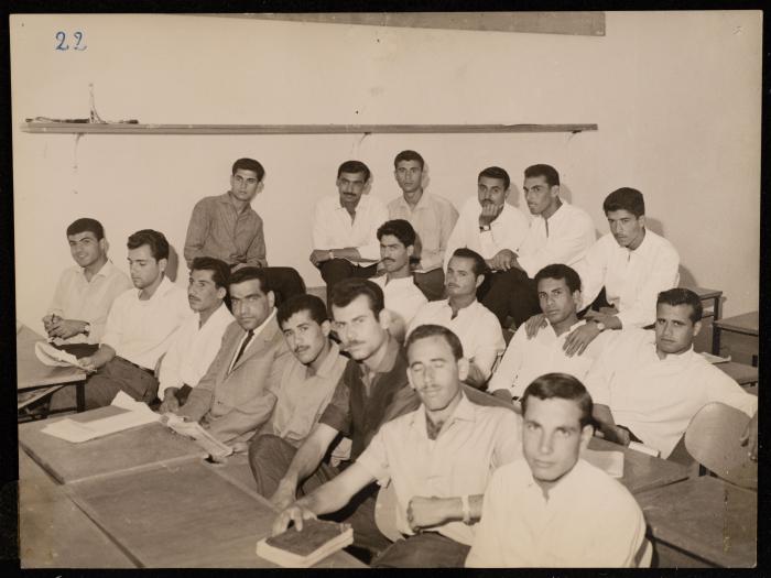 صورة لأحد صفوف مركز تدريب المعلمين، رام الله، ستينيات القرن العشرين