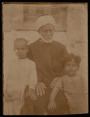 خليل إبراهيم برفقة ابنيه محمد ومنير، طيبة المثلث، 1930