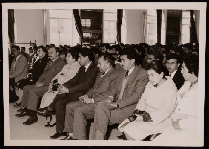 مجموعة من الحضور في احتفال لمركز تدريب المعلمين، رام الله، ستينيات القرن العشرين