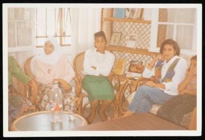 نزيلات مركز بيت الفتيات التابع لجمعية دار الأيتام العربي، طولكرم، 1986