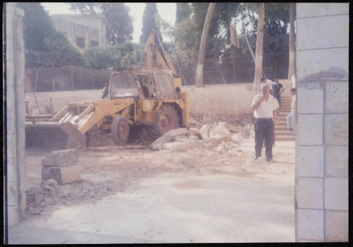 ساحة جمعية دار اليتم العربي، طولكرم، نهاية ثمانينات القرن العشرين