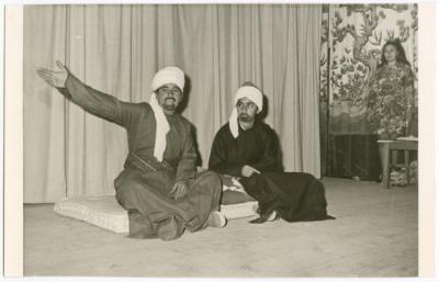 مشهد من مسرحية "الإبن الضال" في مدرسة إناث بيرزيت الإعدادية، 1971
