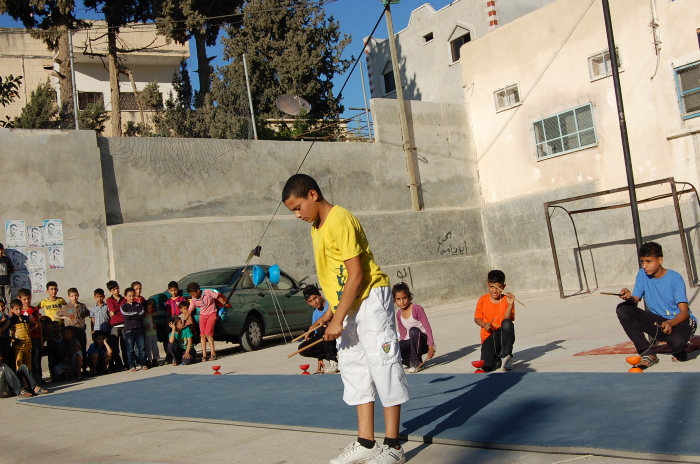 ملمح من يوم مفتوح نفتذه مدرسة سيرك فلسطين في مخيم الفارعة للاجئين الفلسطينيين