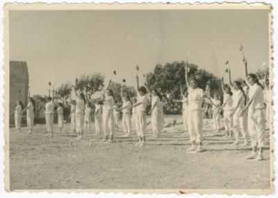فعاليات اليوم الرياضي في إحدى مدارس بيت جالا، 20 أيار 1960
