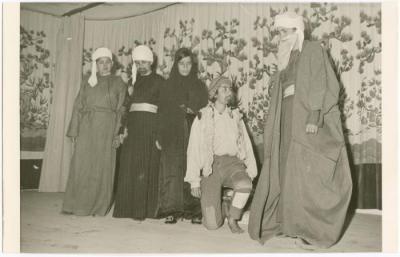 مشهد من مسرحية "الإبن الضال" في مدرسة إناث بيرزيت الإعدادية، 1971
