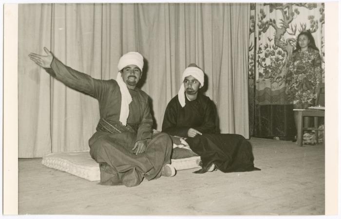 مشهد من مسرحية 