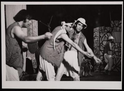مشهد من مسرحية "عنتورة ولطوف"، 1975
