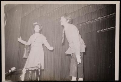 مشهد من مسرحية "تع تخرفك يا صاحبي"،  آب 1974