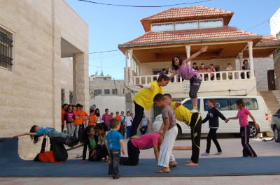 ملمح من يوم مفتوح نفذته مدرسة سيرك فلسطين في الخليل