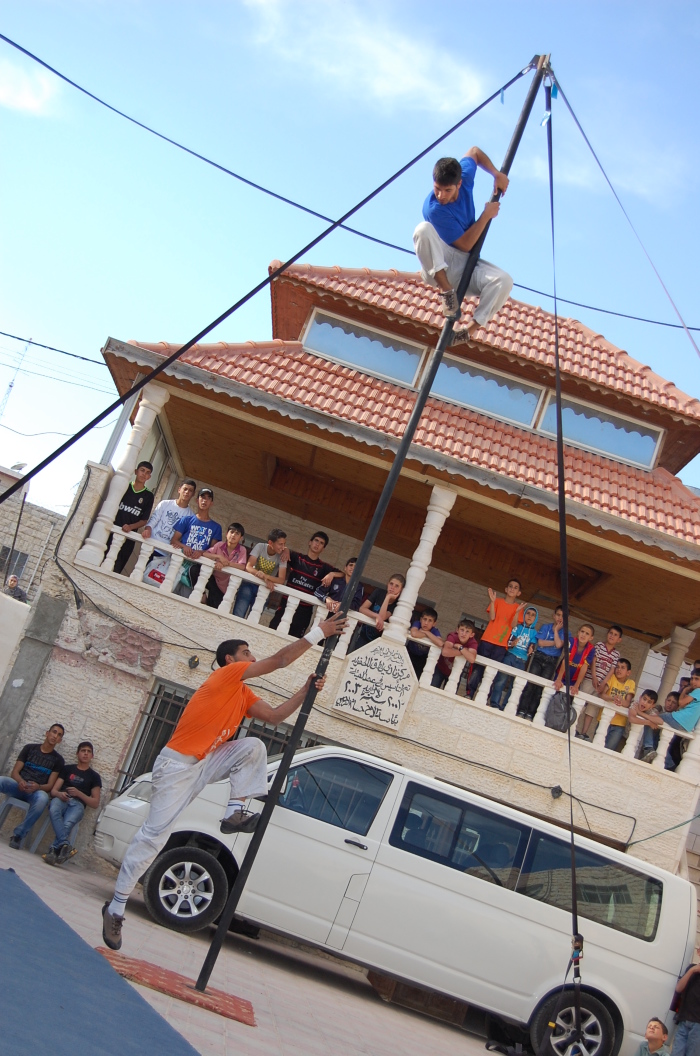 ملمح من يوم مفتوح نفذته مدرسة سيرك فلسطين في الخليل