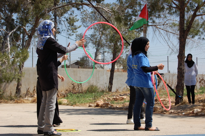 صورة من يومٍ مفتوح لمدرسة سيرك فلسطين في جنين، 2012
