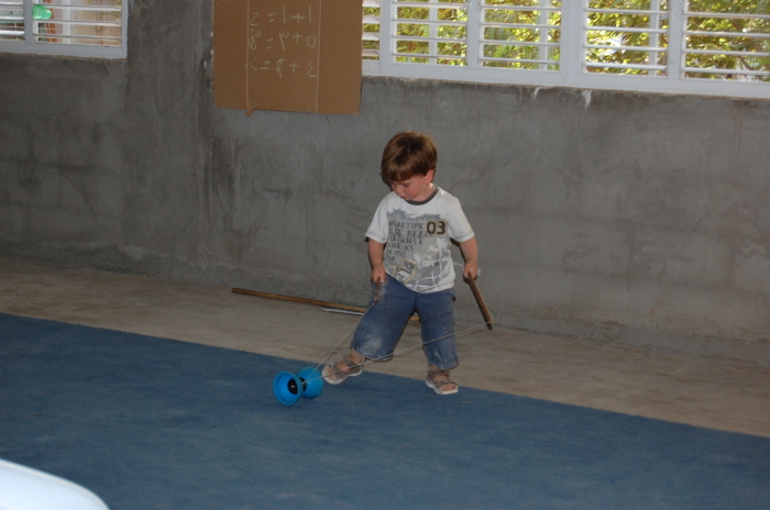 صورة من يومٍ مفتوح لمدرسة سيرك فلسطين في جنين، 2012
