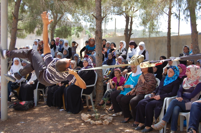 صورة من يومٍ مفتوح لمدرسة سيرك فلسطين في جنين، 2012
