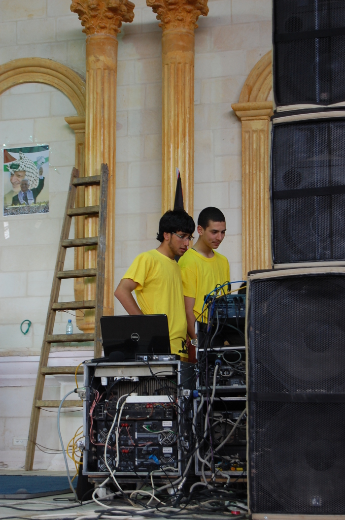 ملمح من عرض لمدرسة سيرك فلسطين في جنين