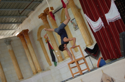 ملمح من عرض لمدرسة سيرك فلسطين في جنين