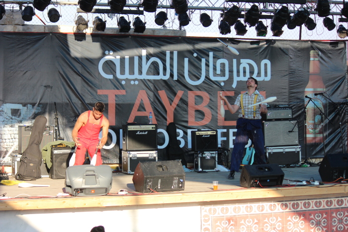 ملمح من عرض لمدرسة سيرك فلسطين في مهرجان الطيبة