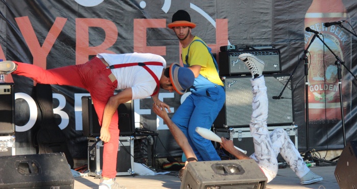 ملمح من عرض لمدرسة سيرك فلسطين في مهرجان الطيبة