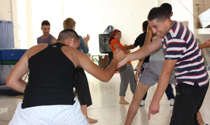 صورة من مدرسة صيفيَّة نظمتها مدرسة سيرك فلسطين في بيرزيت، 2012