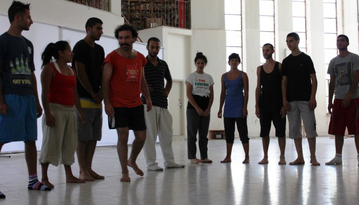 صورة من مدرسة صيفيَّة نظمتها مدرسة سيرك فلسطين في بيرزيت، 2012