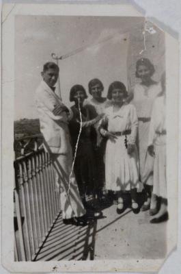 سيدات من عائلة موسى ناصر، 1930-1931