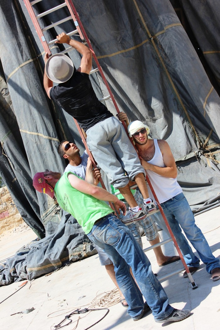 صورة من مدرسة صيفيَّة نظمتها مدرسة سيرك فلسطين في بيرزيت، 2012