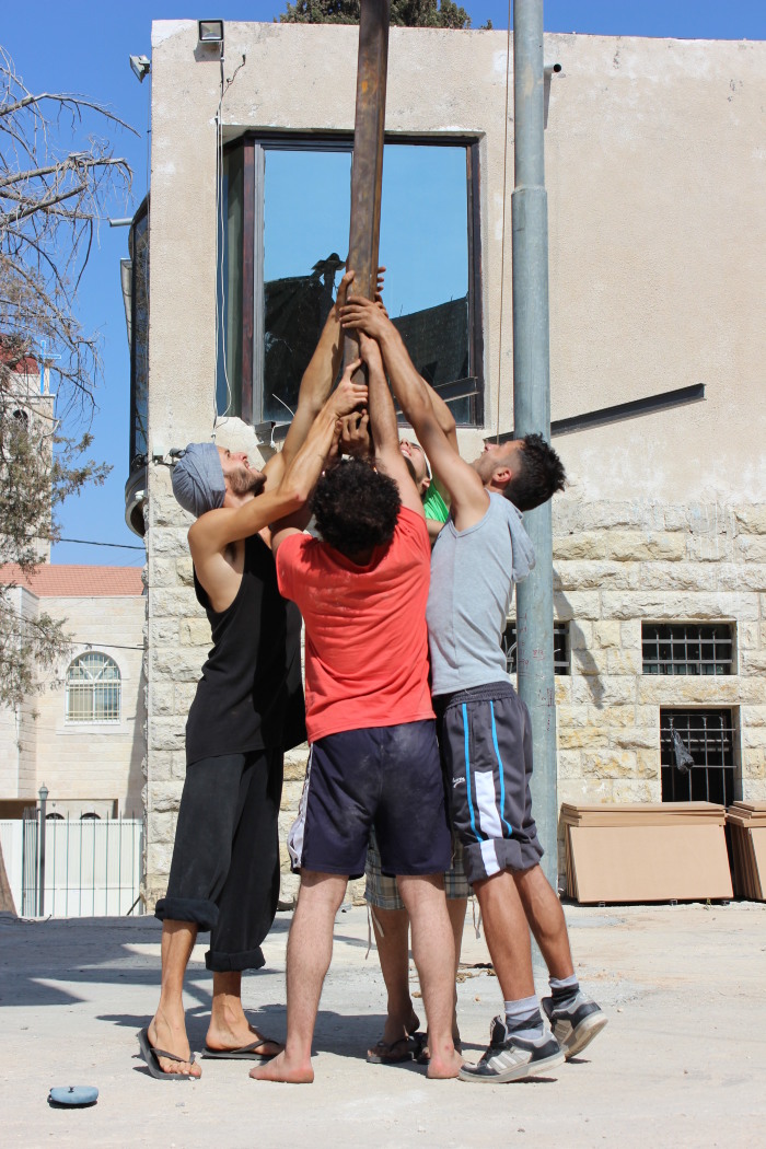 صورة من مدرسة صيفيَّة نظمتها مدرسة سيرك فلسطين في بيرزيت، 2012