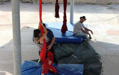 صورة من مدرسة صيفيَّة نظمتها مدرسة سيرك فلسطين في بيرزيت، 2012